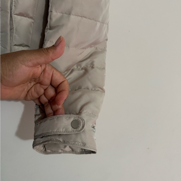 Elegant and fine jacket, ZARA  Cream Puffer with Cropped Fit. NEW WITHOUT TAG. - Picture 5 of 14